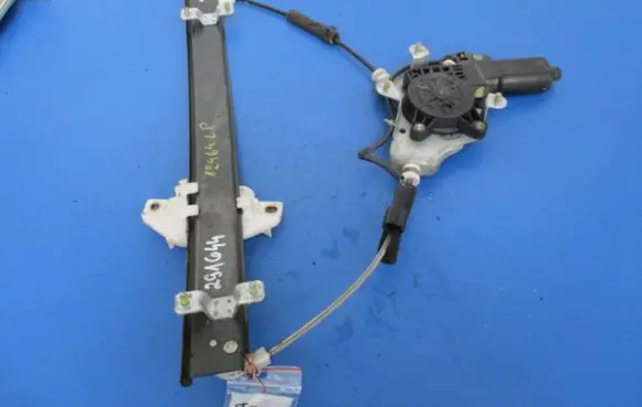 Hyundai Elantra Front door window regulator with motor