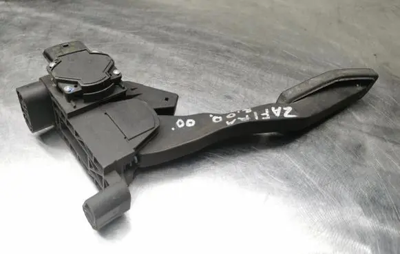 Opel Zafira A Accelerator throttle pedal 90581208