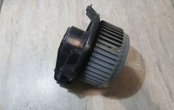 Toyota Avensis T270 Heater fan/blower AV2727008103