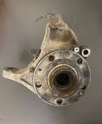 Volkswagen PASSAT B6 Front wheel hub 3C0407257