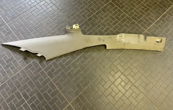 (D)pillar trim (top)