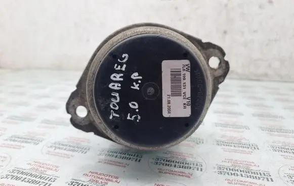 Volkswagen Touareg I Engine mount bracket 7L6199131VCE 7L6199131