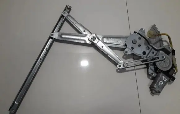 Toyota Supra A70 Rear door window regulator motor 0621003070 062100-3070