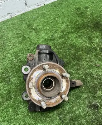 Ford Focus Front wheel hub AV613K171