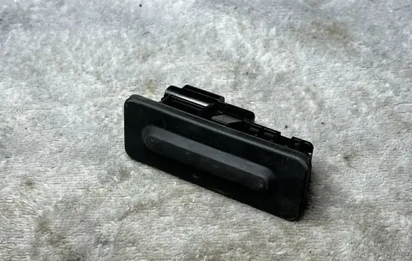 Nissan Juke I F15 Rear glass lock/latch X103 9676028380