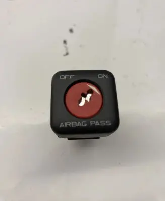 Passenger airbag on/off switch