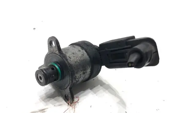 Mercedes-Benz Vito Viano W639 Fuel pressure regulator 0928400604