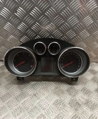 Opel Insignia A Speedometer (instrument cluster) 13333344 365903926H