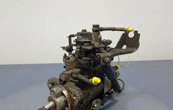 Volkswagen Caddy Fuel injection high pressure pump 028130115A