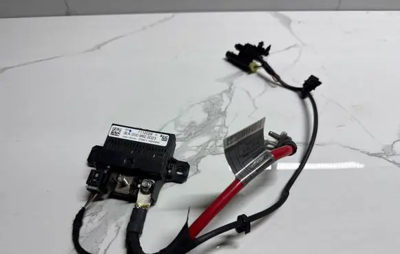 Mercedes-Benz C W204 Charging relay A0009822023