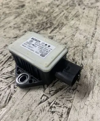 Audi A4 S4 B8 8K ESP acceleration yaw rate sensor 8K0907637