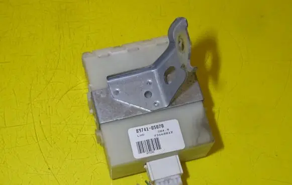 Toyota Avensis T250 Door central lock control unit/module 89741-05070