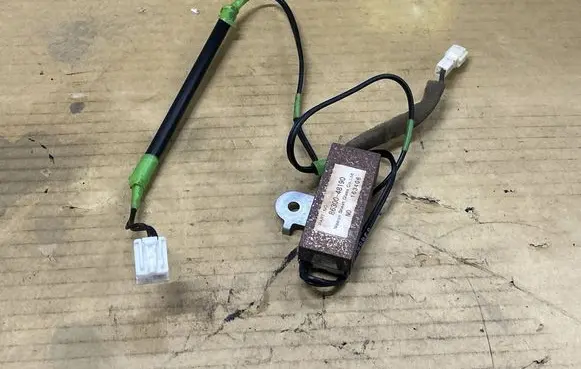 Lexus RX 300 Aerial antenna amplifier 8630048190