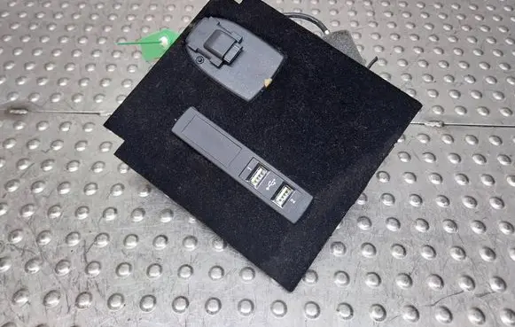Mercedes-Benz S W222 USB socket connector S26380709 A2228200254