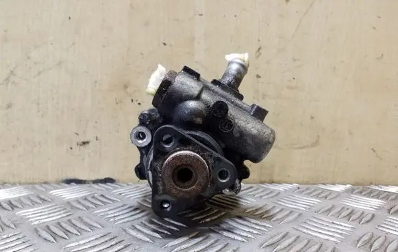 Seat Exeo (3R) Power steering pump 8E0145155N