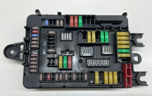 BMW 1 E81 E87 Fuse module 10688710 10000019961 81030197