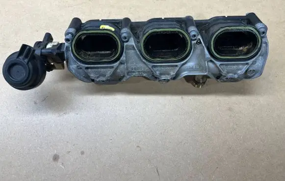 Audi Q7 4L Intake manifold 70532830 030129213 06E133110AR