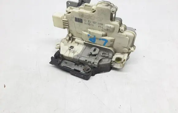 Volkswagen PASSAT B7 Front door lock
