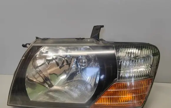 Mitsubishi Pajero Headlight/headlamp