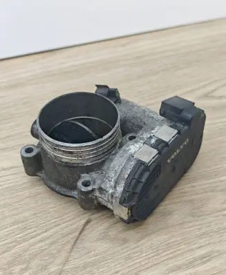 Volvo V70 Throttle valve 8692720 0281002701