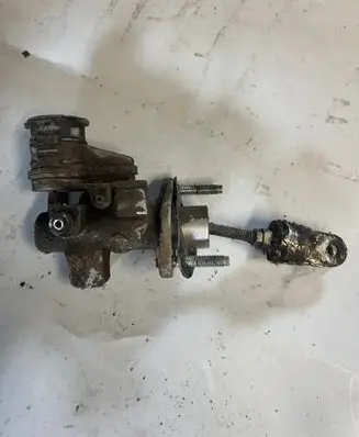 Mitsubishi L200 Clutch master cylinder 