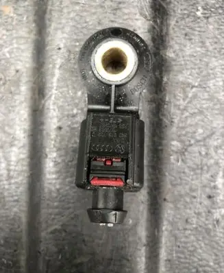 Audi A4 S4 B9 Detonation knock sensor 030905377C 0261231146 8K0973702D