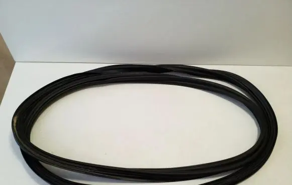 Trunk rubber seal (body)