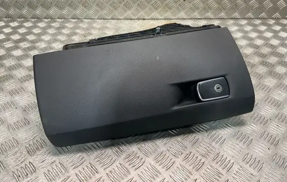Glove box
