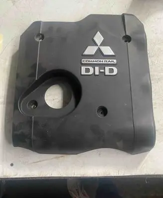 Mitsubishi L200 Engine cover (trim)