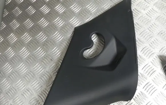 (D)pillar trim (top)
