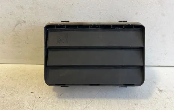 BMW X6 F16 Quarter panel pressure vent 9122453