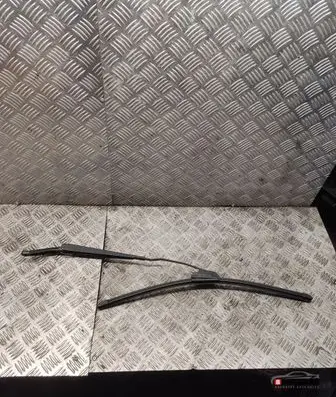 Volvo XC70 Front wiper blade arm 8624243