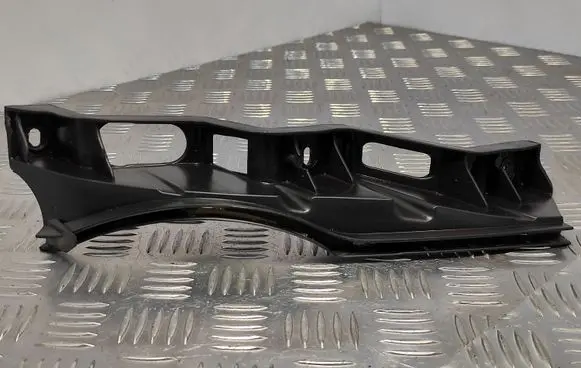 Volkswagen PASSAT B6 Front bumper mounting bracket 3C0807889