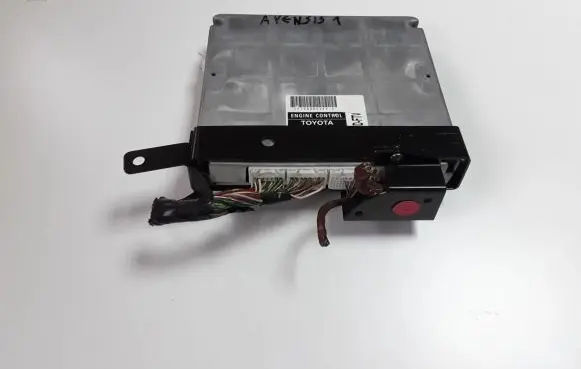 Toyota Avensis T250 Engine control unit/module 8966105690