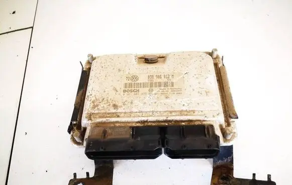 Volkswagen Golf IV Engine control unit/module 038906012m 0281001979