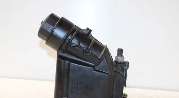 BMW 1 E81 E87 Oil filter mounting bracket 7807799