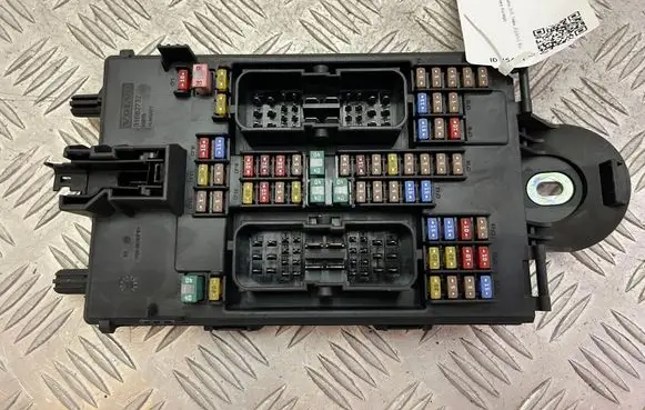 Volvo XC90 Fuse module 32209198