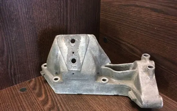 Iveco Daily 35 - 40.10 Engine mount bracket 500376599
