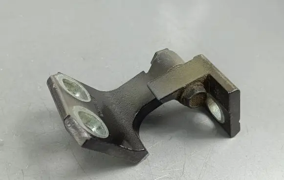Jeep Cherokee Front door lower hinge 