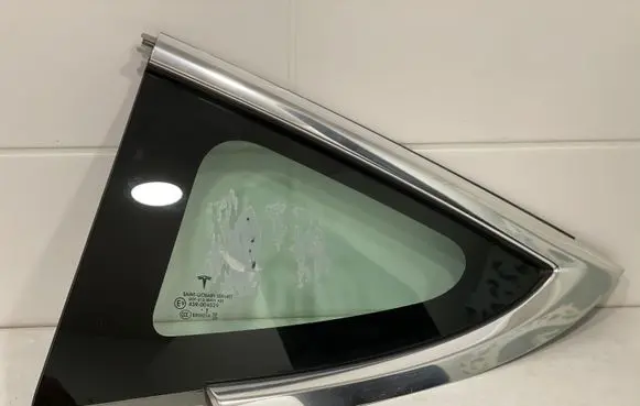 Tesla Model 3 Rear side window 1080703 108070300