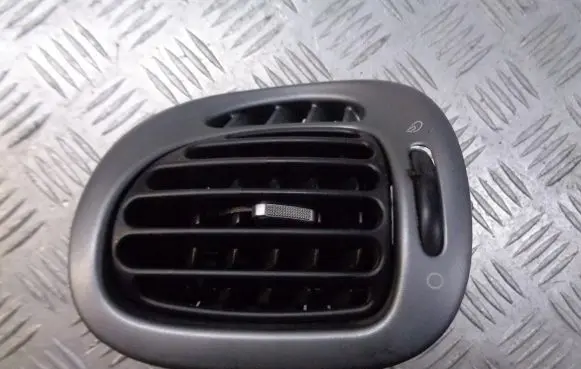 Citroen Xsara Picasso Dashboard side air vent grill/cover trim