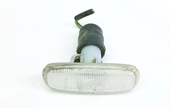 Audi A6 S6 C5 4B Front fender indicator light E26002