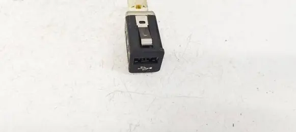 BMW 5 F10 F11 USB socket connector 916719601 6131916719601