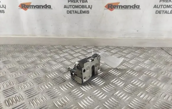 Iveco Daily 5th gen Front door lock
