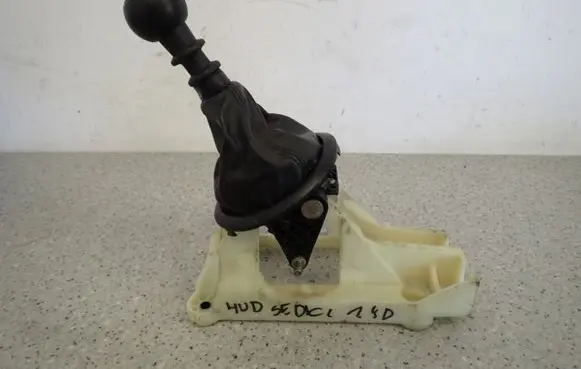 Suzuki SX4 Gear shifter/selector 