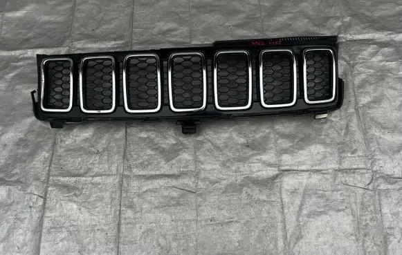 Jeep Cherokee Front bumper upper radiator grill