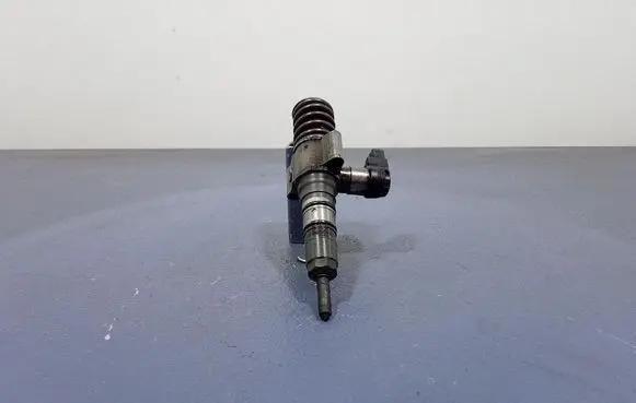Volkswagen PASSAT B5.5 Fuel injector 03G130073S