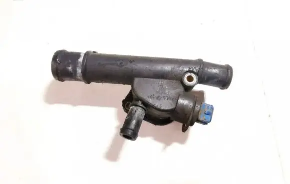Volkswagen Golf IV Engine coolant pipe/hose 038121133