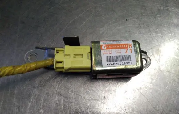 Subaru Legacy Airbag deployment crash/impact sensor 98236AG000 1879000690