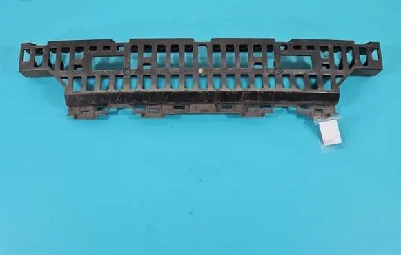 Front bumper mounting bracket